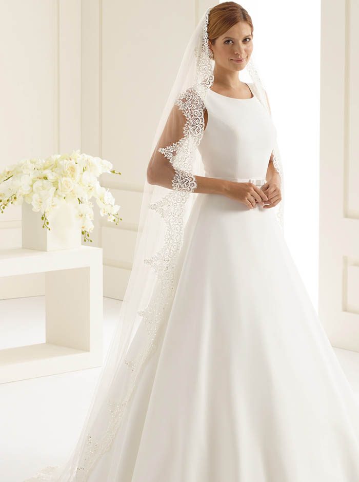 Wedding Veil C - Chapel Length & Lace (Ivory)